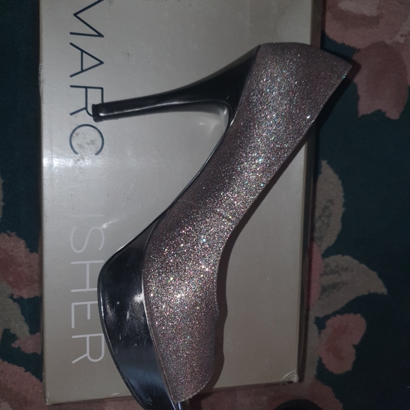 Marc Fisher Shoes - Picture 5 of 5